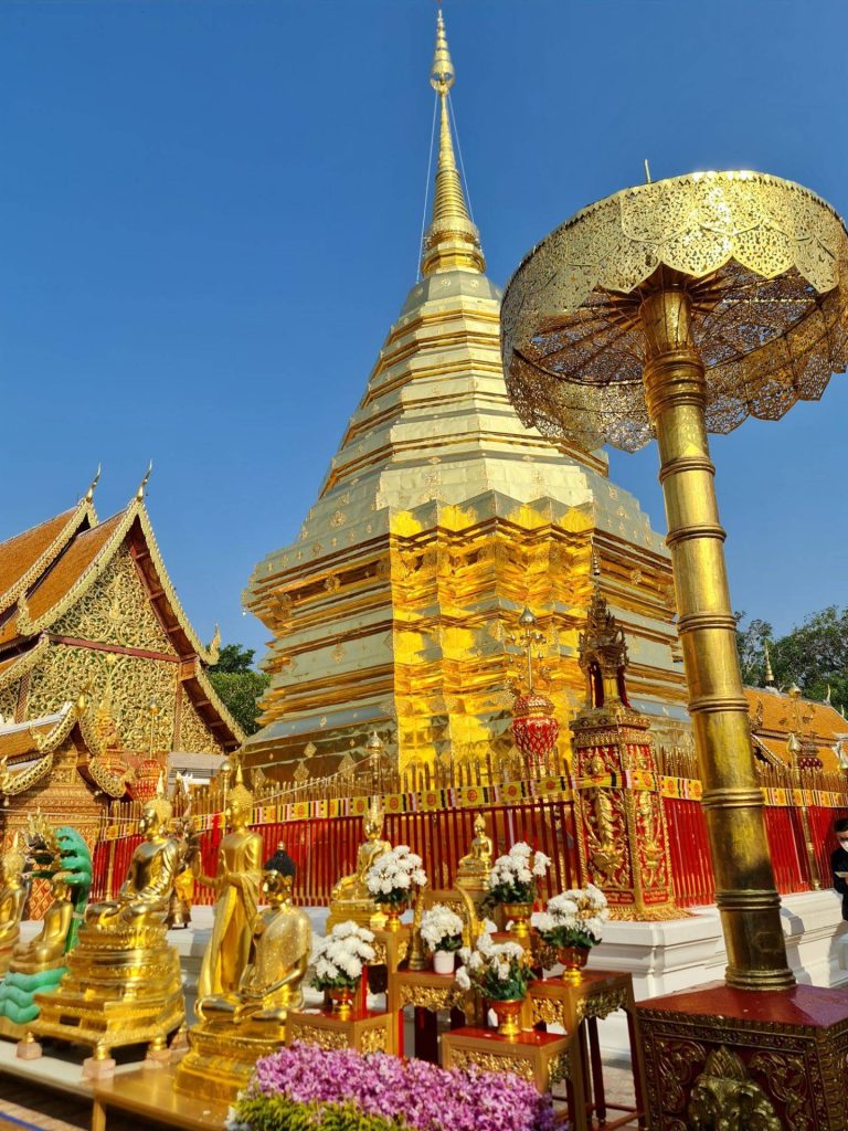 วัดพระธาตุดอยสุเทพ ตอนกลางวัน